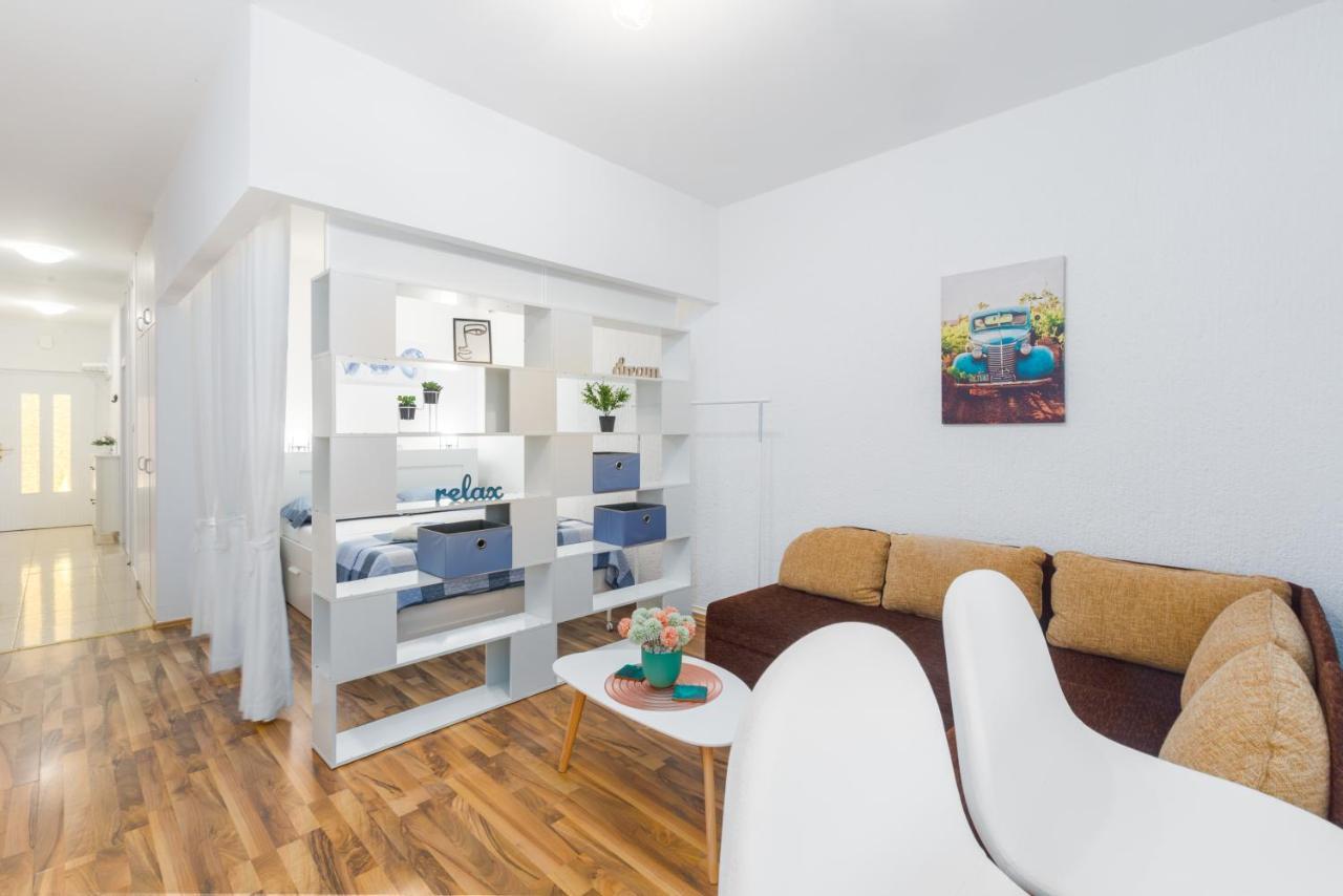 Family Apartment Romina Върсар Екстериор снимка