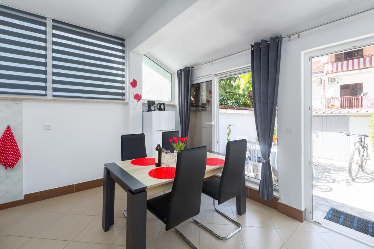 Family Apartment Romina Върсар Екстериор снимка
