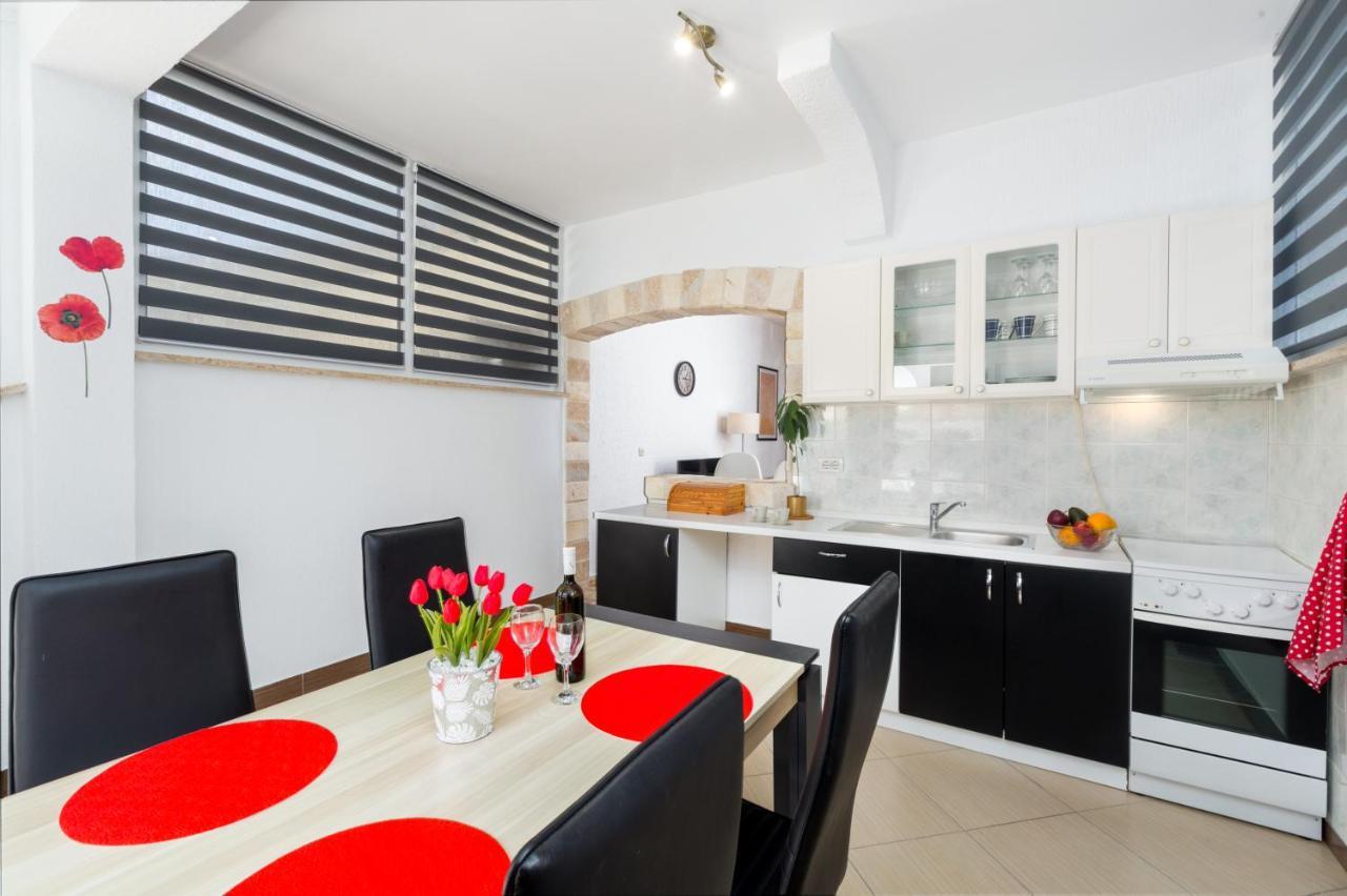 Family Apartment Romina Върсар Екстериор снимка