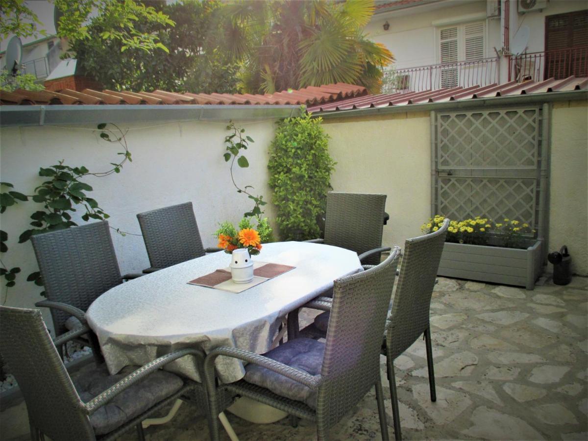Family Apartment Romina Върсар Екстериор снимка