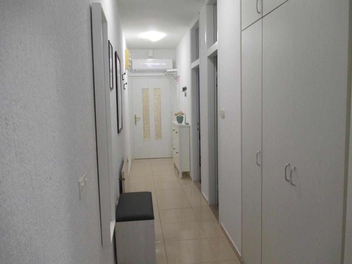 Family Apartment Romina Върсар Екстериор снимка
