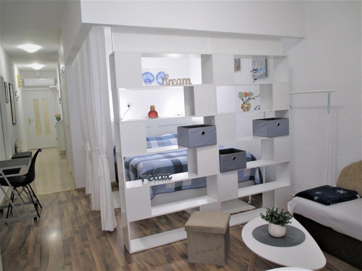Family Apartment Romina Върсар Екстериор снимка