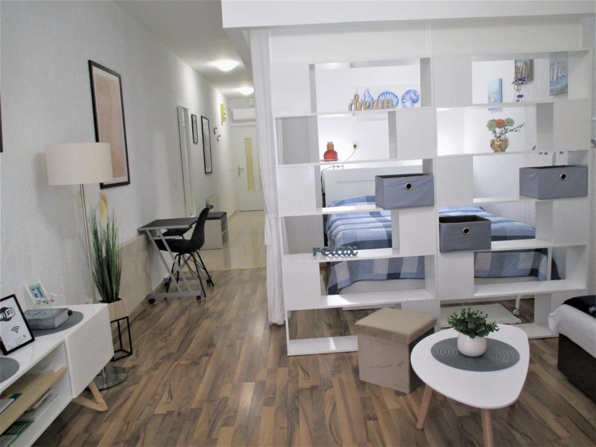 Family Apartment Romina Върсар Екстериор снимка