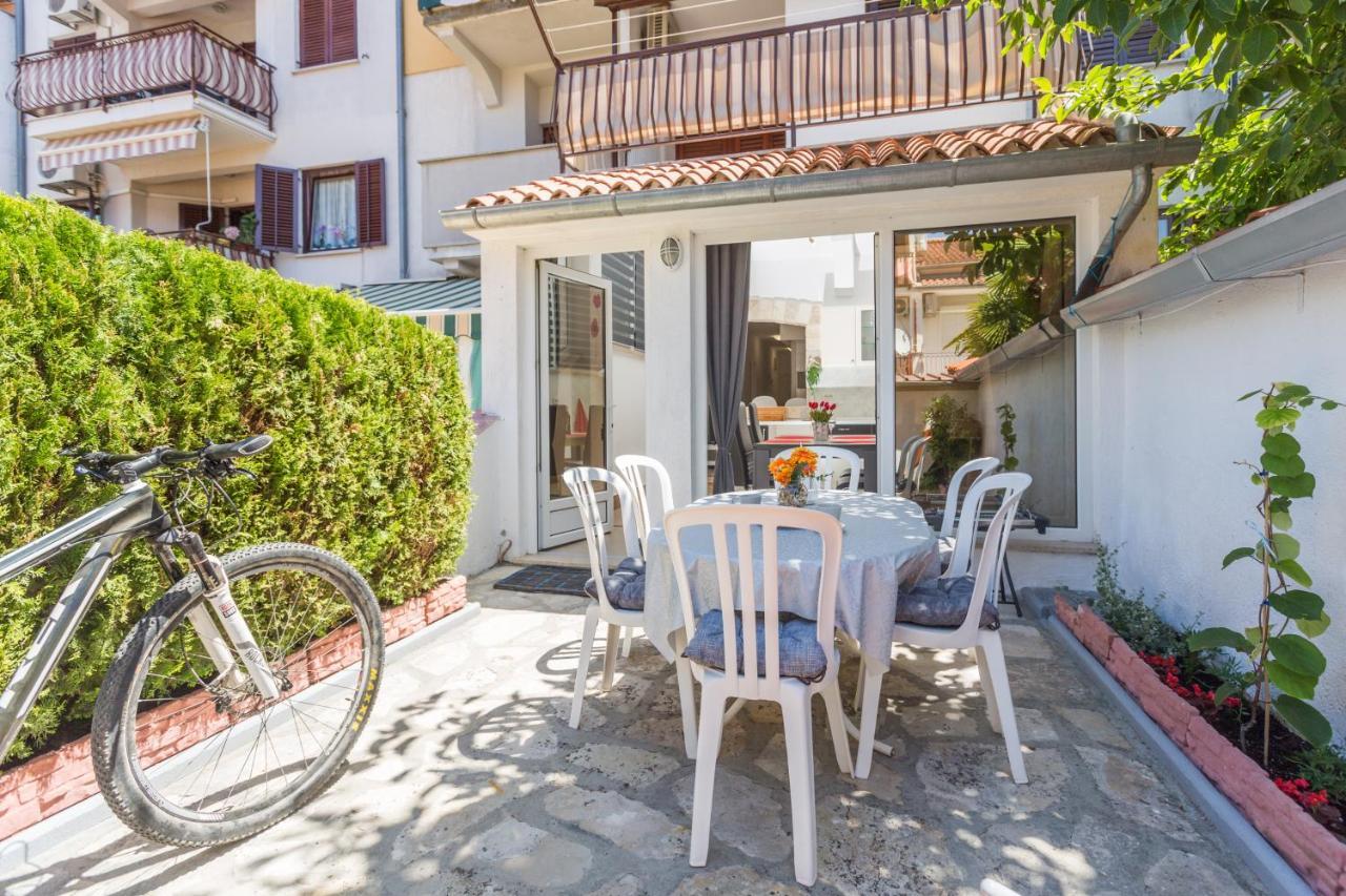 Family Apartment Romina Върсар Екстериор снимка