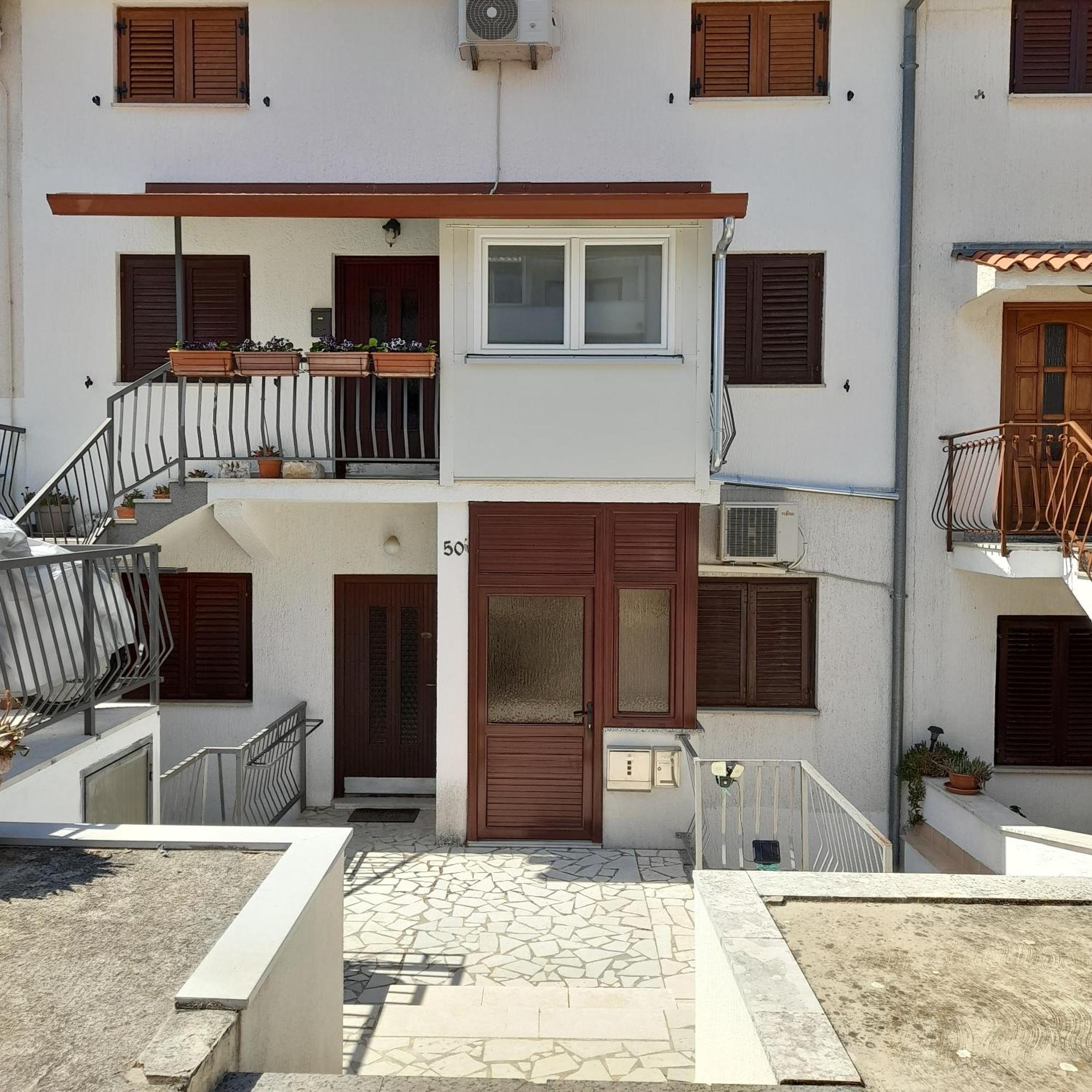 Family Apartment Romina Върсар Екстериор снимка